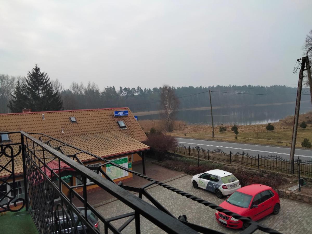 Zajazd Restauracja Machliny Exterior photo